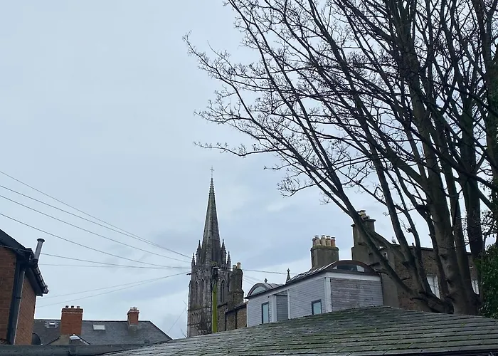 Promo Modern 1-Bedroom Flat Near Crokepark And Citycentre
